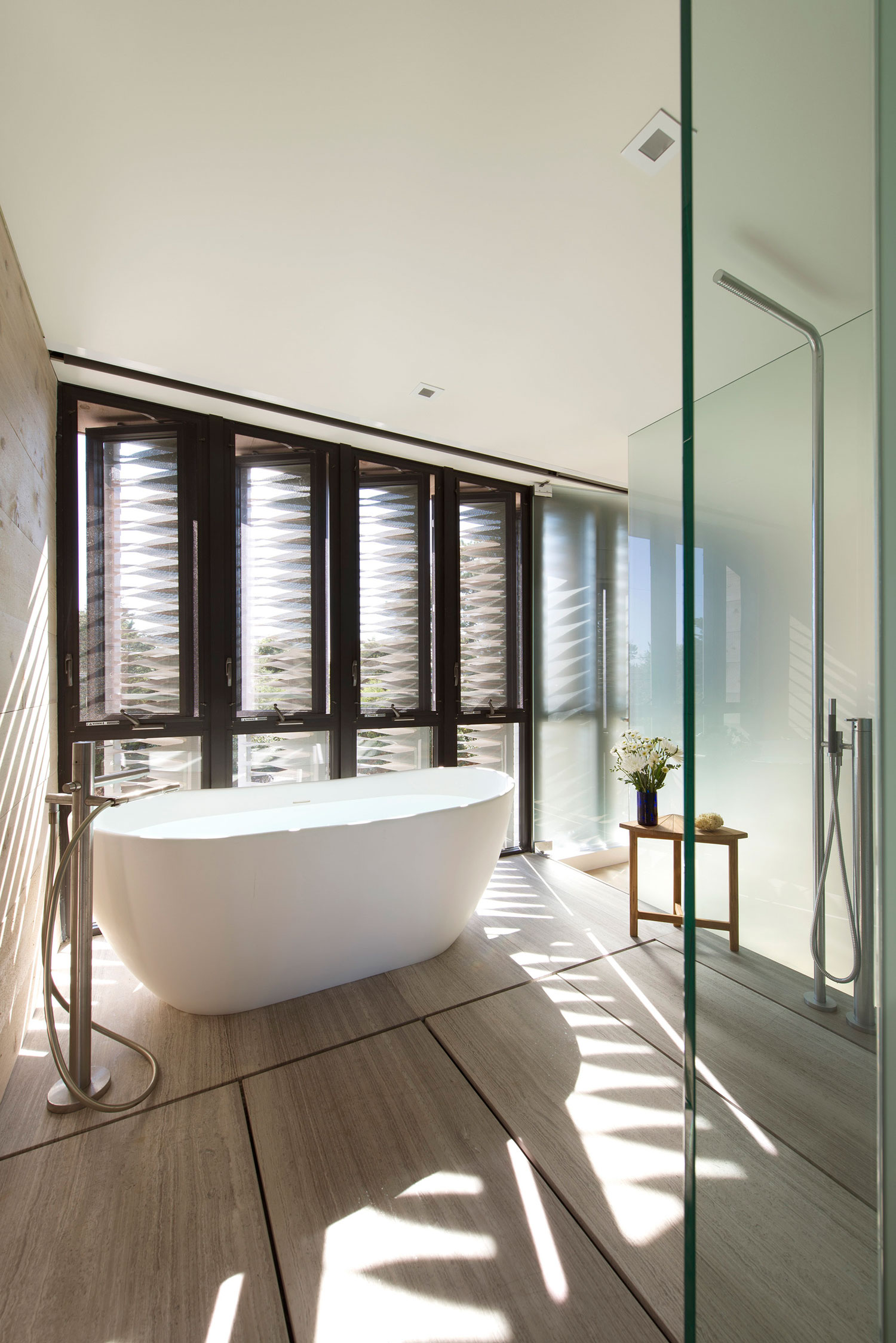 A Modern Home Surrounded by Rolling Dunes with Strips of Canvas in Amagansett by Bates Masi Architects (11)