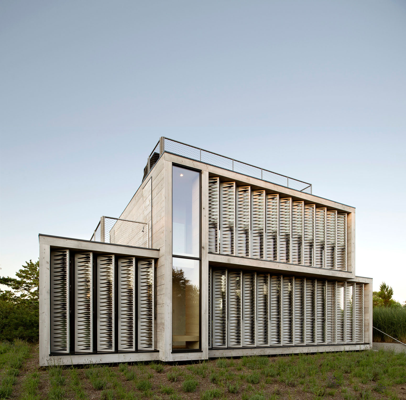 A Modern Home Surrounded by Rolling Dunes with Strips of Canvas in Amagansett by Bates Masi Architects (2)
