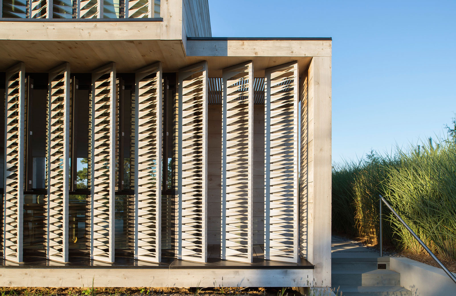 A Modern Home Surrounded by Rolling Dunes with Strips of Canvas in Amagansett by Bates Masi Architects (3)