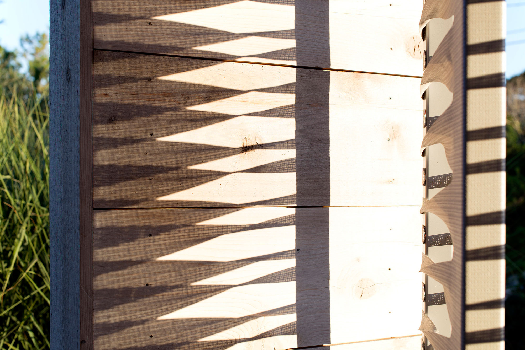 A Modern Home Surrounded by Rolling Dunes with Strips of Canvas in Amagansett by Bates Masi Architects (4)