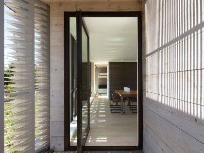 A Modern Home Surrounded by Rolling Dunes with Strips of Canvas in Amagansett by Bates Masi Architects (5)