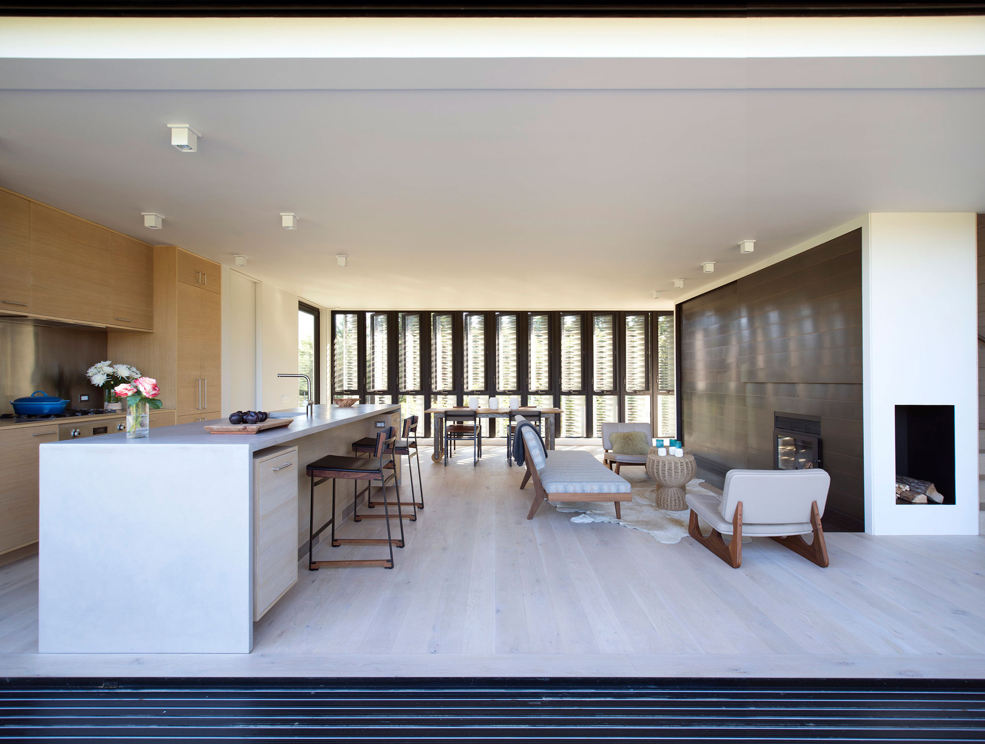 A Modern Home Surrounded by Rolling Dunes with Strips of Canvas in Amagansett by Bates Masi Architects (6)