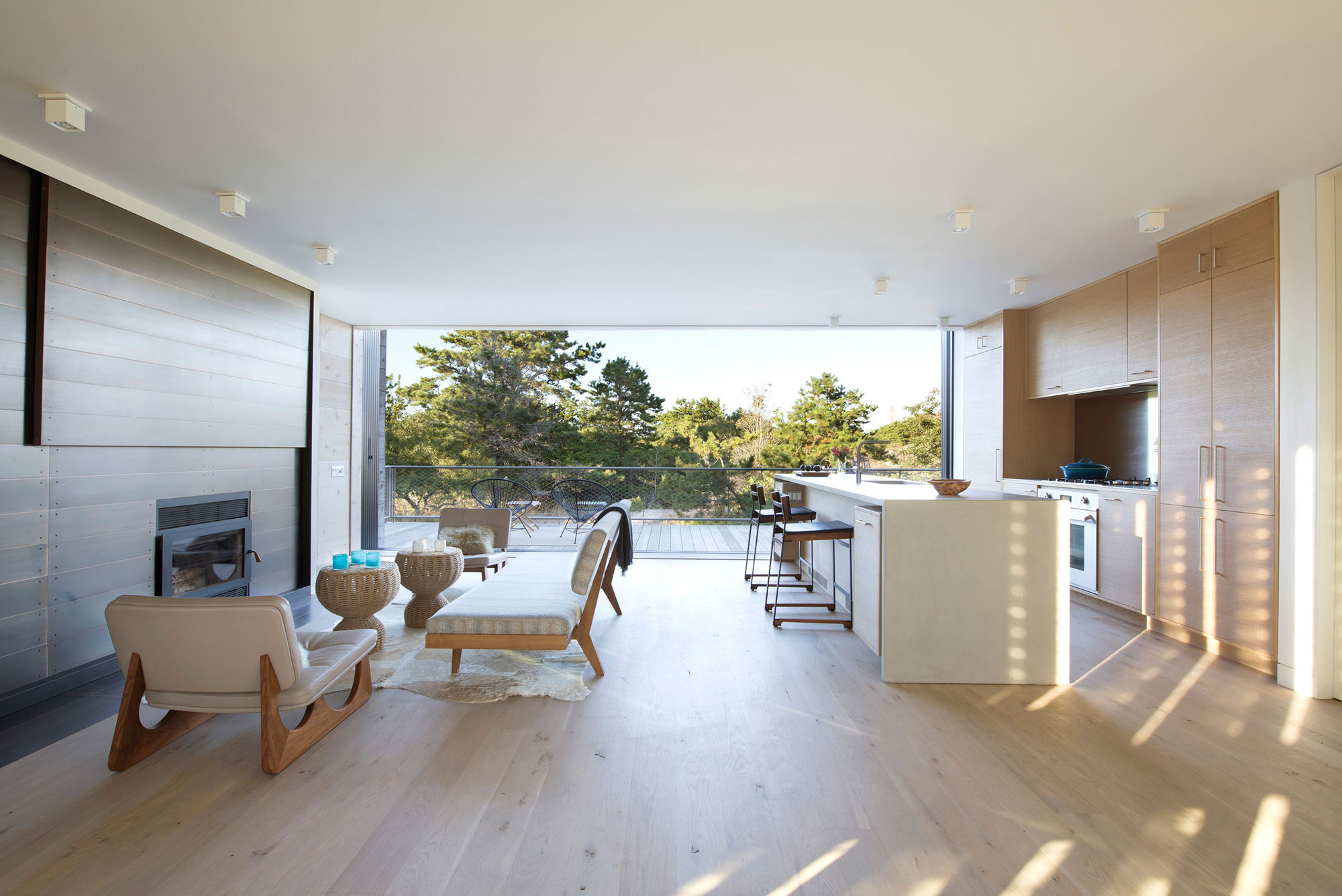 A Modern Home Surrounded by Rolling Dunes with Strips of Canvas in Amagansett by Bates Masi Architects (7)
