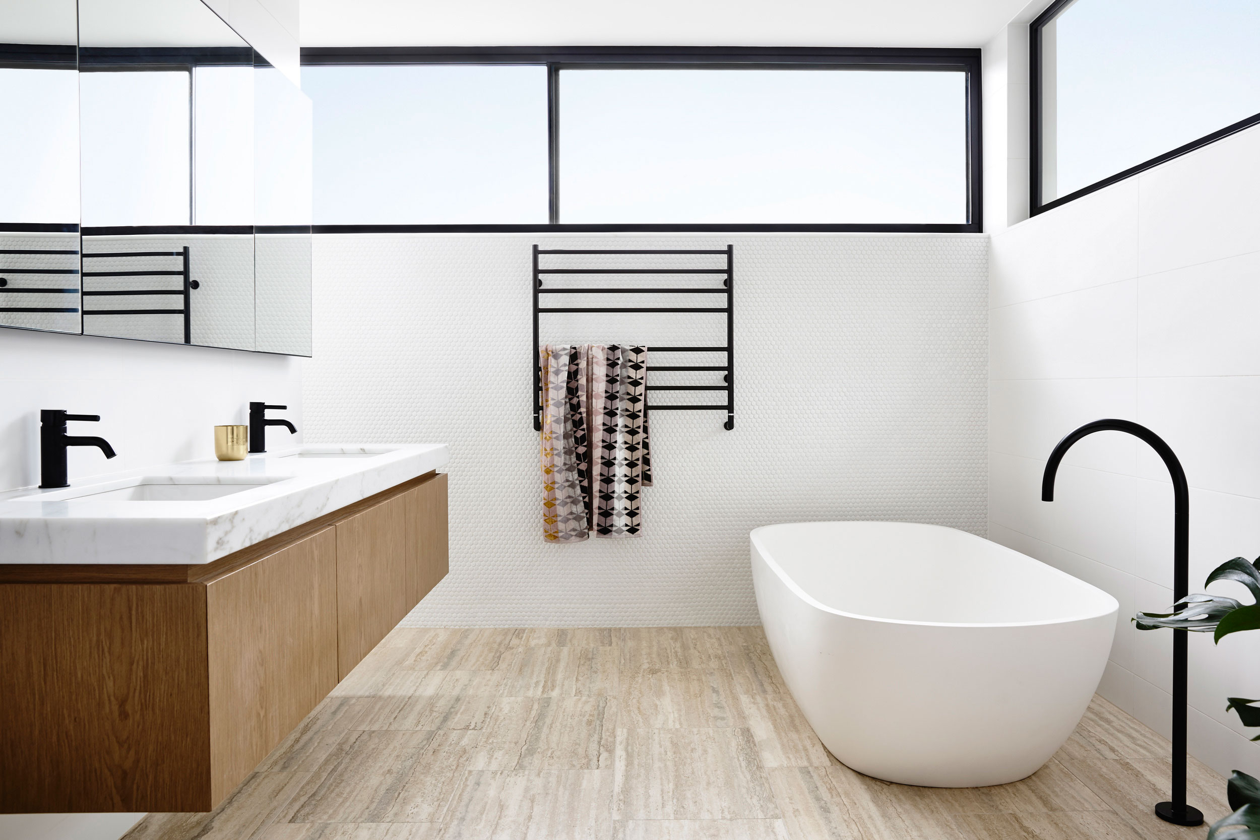 A Modern Home with Spacious Yoga Studio and Bright Neutral Interior in Victoria by InForm (11)