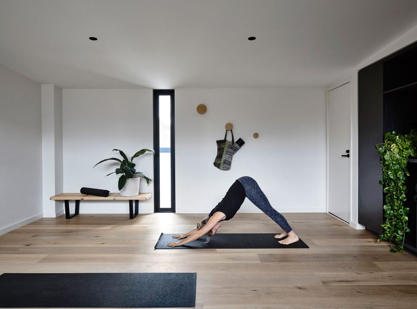 A Modern Home with Spacious Yoga Studio and Bright Neutral Interior in Victoria by InForm (14)