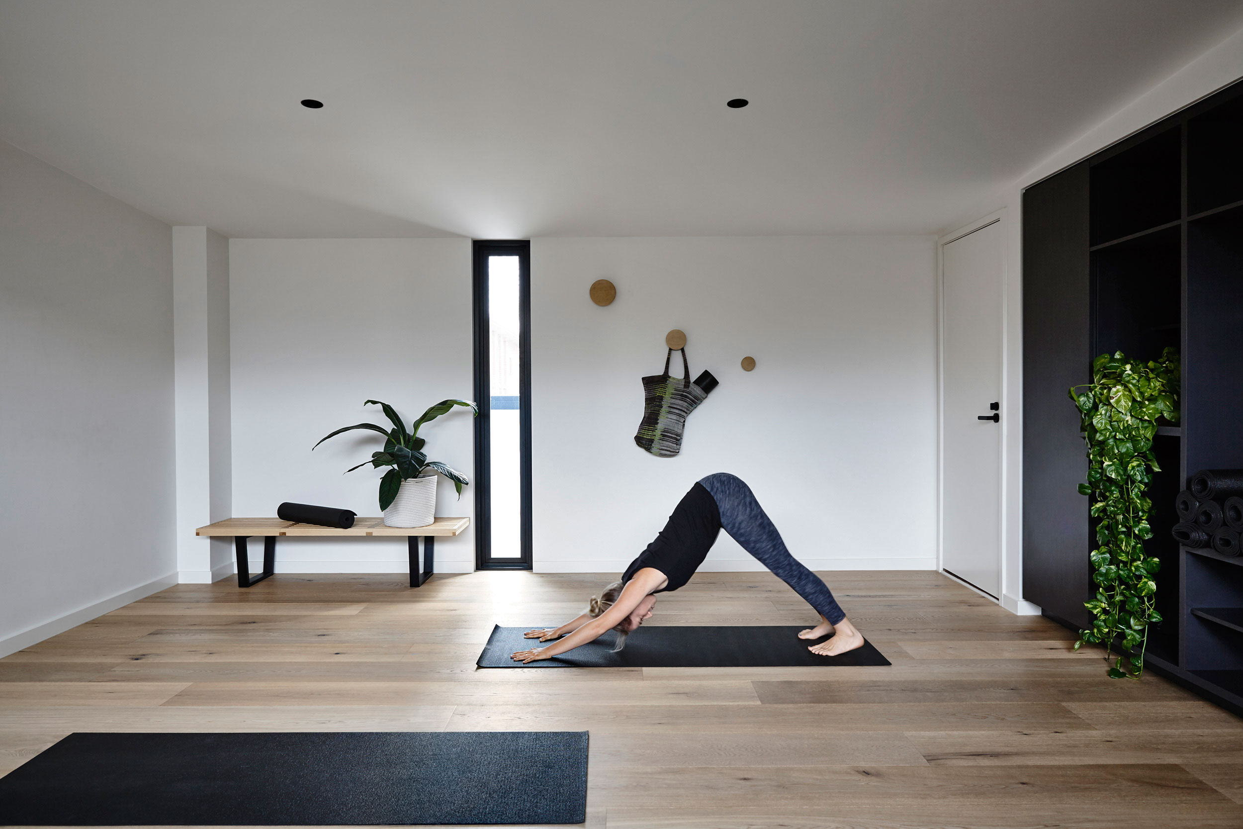 A Modern Home with Spacious Yoga Studio and Bright Neutral Interior in Victoria by InForm (14)
