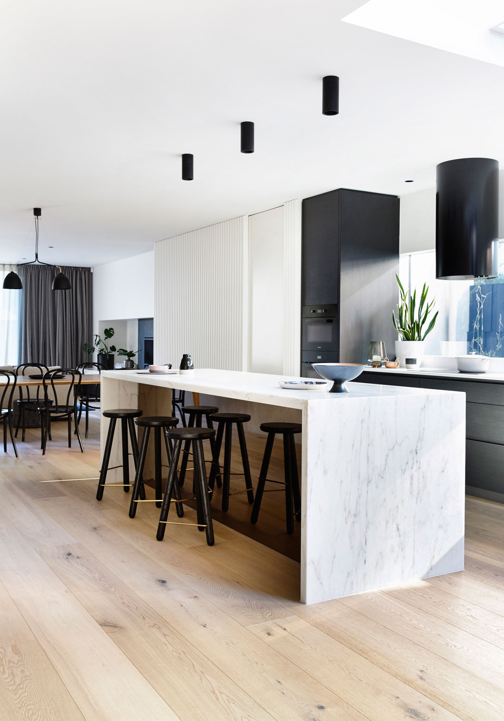 A Modern Home with Spacious Yoga Studio and Bright Neutral Interior in Victoria by InForm (4)