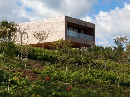 A Modern House Made Up by Particular and Cantilevered Volumes in São Paulo by Bernardes + Jacobsen Arquitetura (1)
