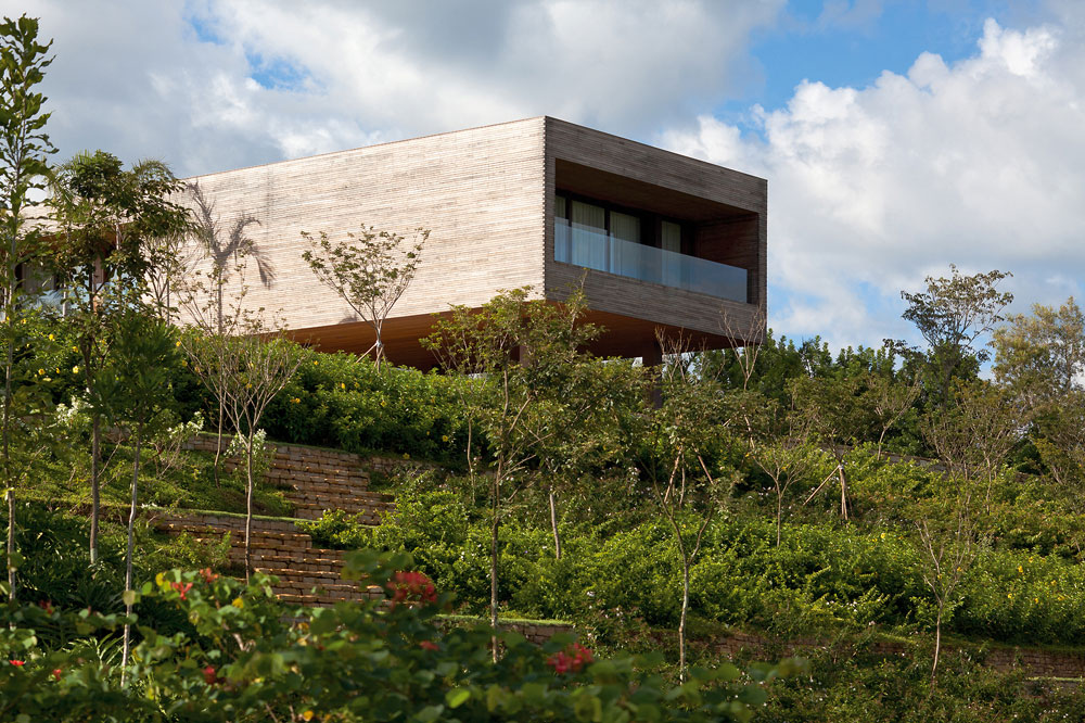 A Modern House Made Up by Particular and Cantilevered Volumes in São Paulo by Bernardes + Jacobsen Arquitetura (1)