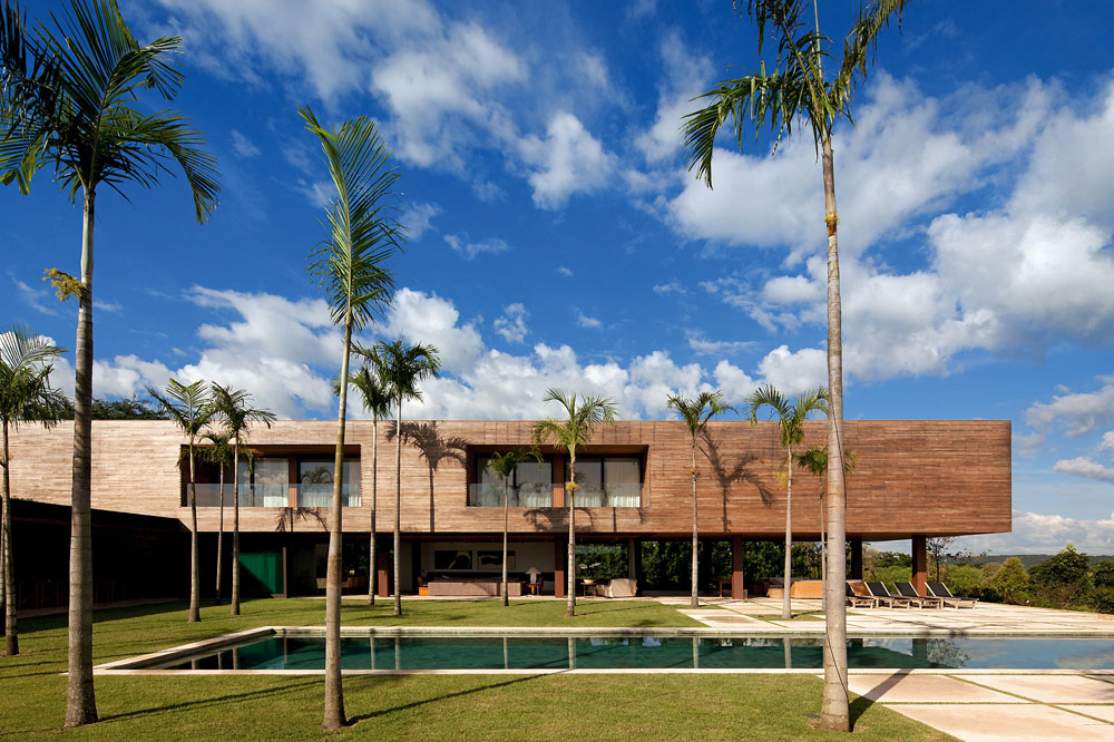 A Modern House Made Up by Particular and Cantilevered Volumes in São Paulo by Bernardes + Jacobsen Arquitetura (2)