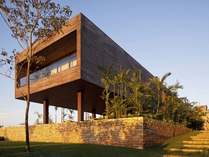 A Modern House Made Up by Particular and Cantilevered Volumes in São Paulo by Bernardes + Jacobsen Arquitetura (3)
