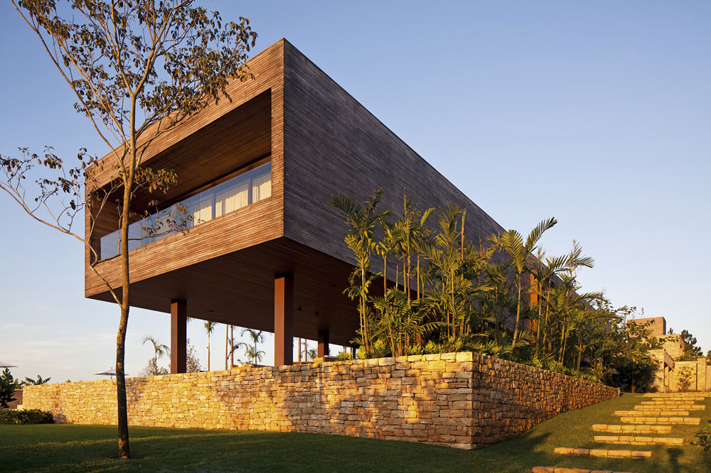 A Modern House Made Up by Particular and Cantilevered Volumes in São Paulo by Bernardes + Jacobsen Arquitetura (3)