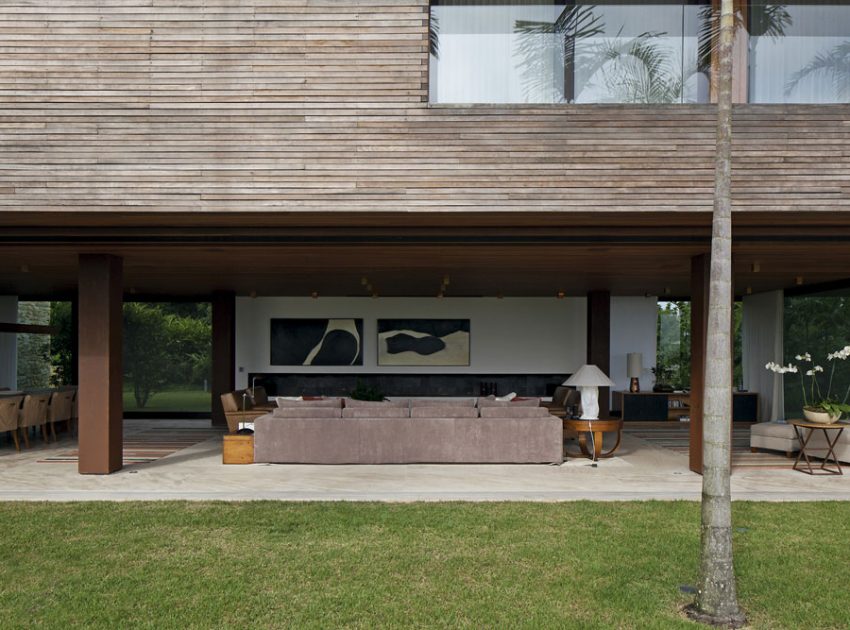 A Modern House Made Up by Particular and Cantilevered Volumes in São Paulo by Bernardes + Jacobsen Arquitetura (4)