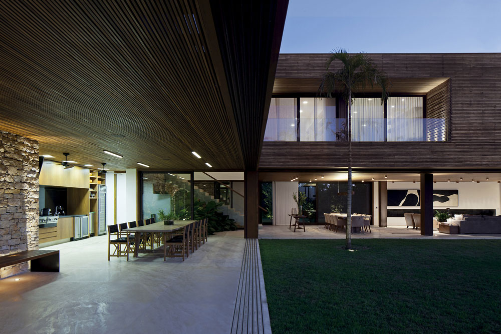 A Modern House Made Up by Particular and Cantilevered Volumes in São Paulo by Bernardes + Jacobsen Arquitetura (6)