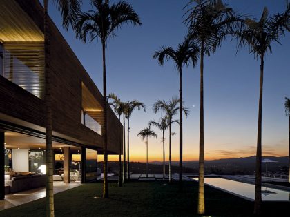 A Modern House Made Up by Particular and Cantilevered Volumes in São Paulo by Bernardes + Jacobsen Arquitetura (7)