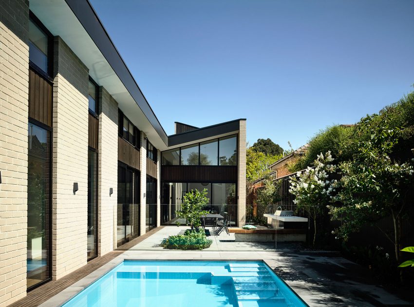 A Modern House with a Picturesque Central Courtyard in Eaglemont, Australia by InForm (1)