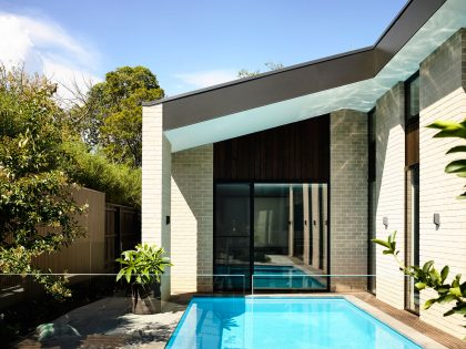 A Modern House with a Picturesque Central Courtyard in Eaglemont, Australia by InForm (4)