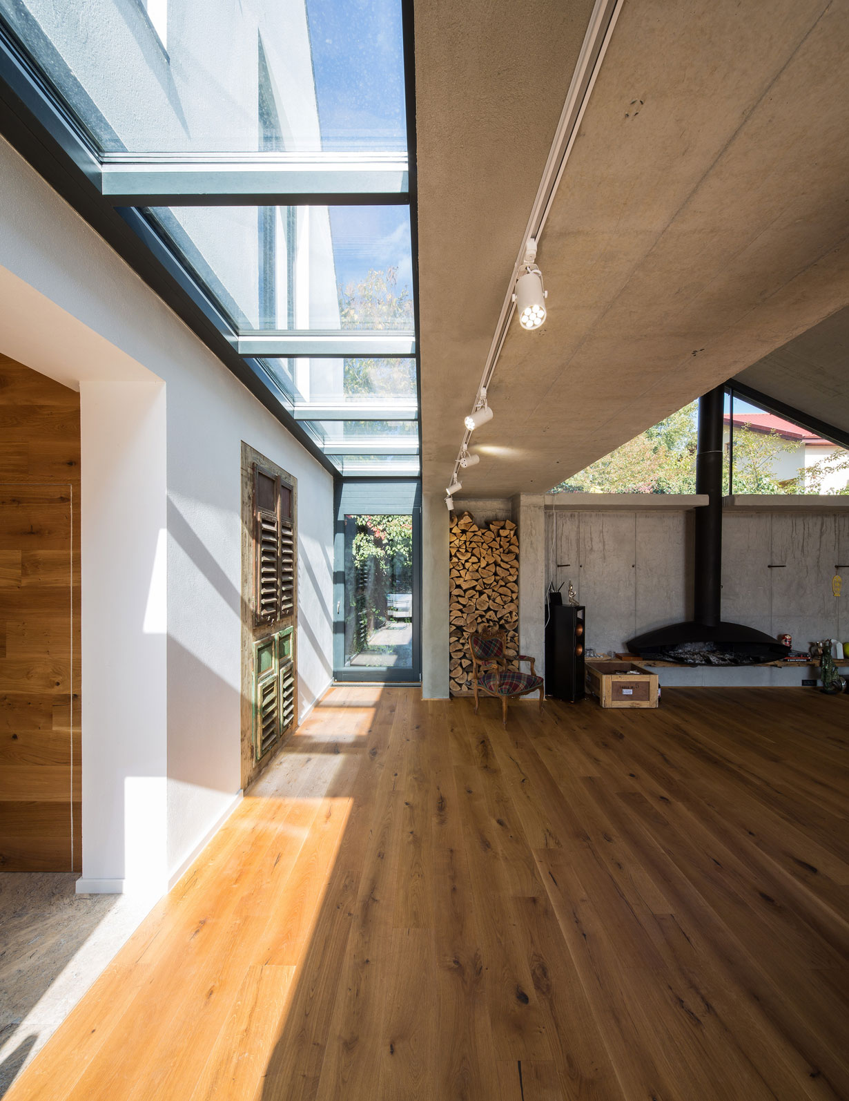 A Modern Reinterpretation of a Spacious and Traditional House in Otopeni, Romania by LAMA Arhitectura (8)