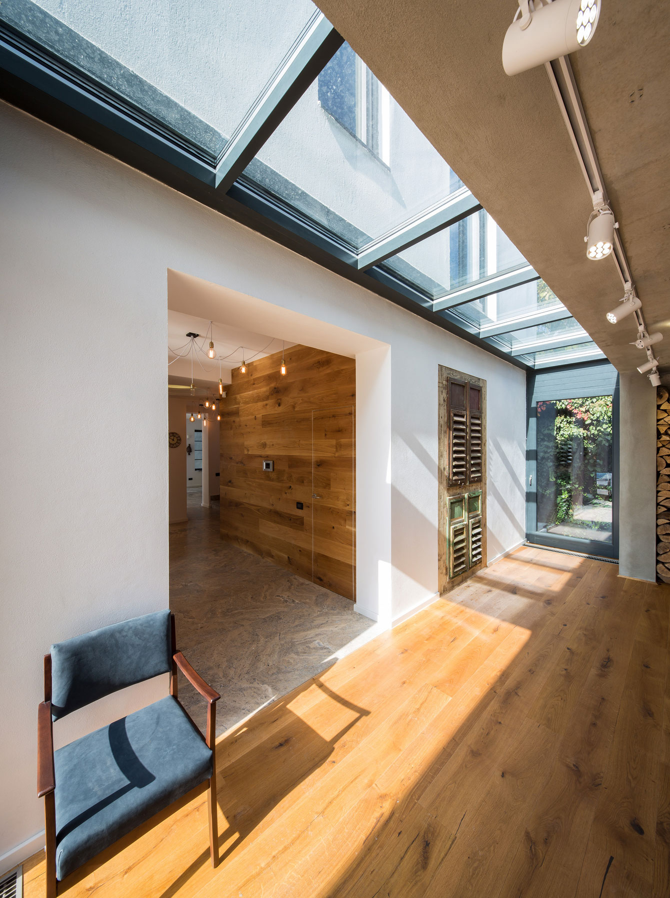 A Modern Reinterpretation of a Spacious and Traditional House in Otopeni, Romania by LAMA Arhitectura (9)