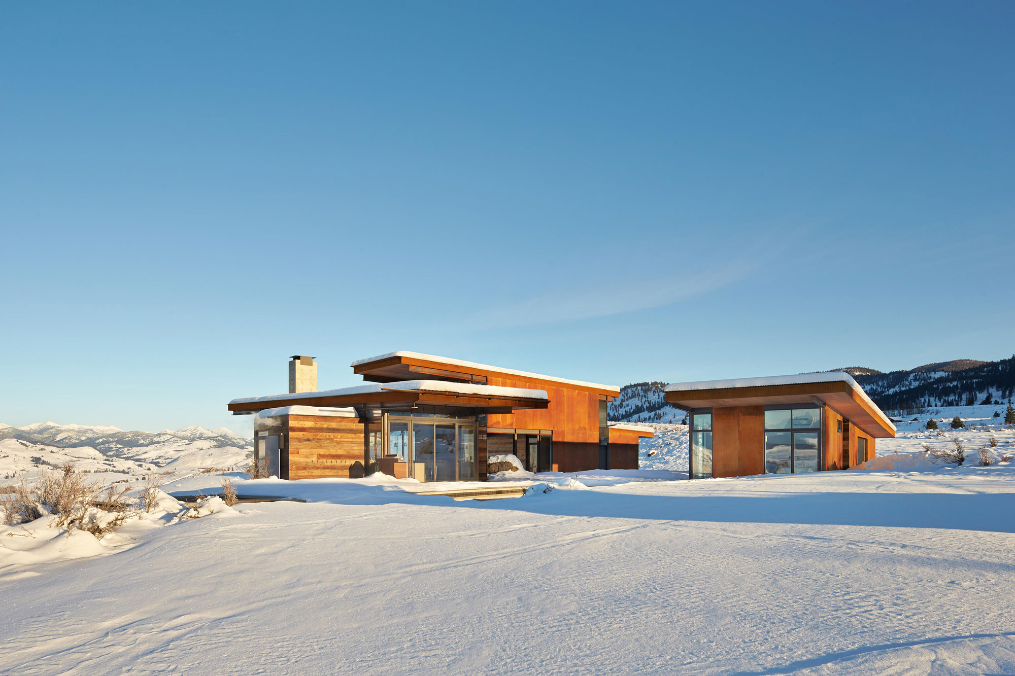 A Modern and Elegant Rural House with Open Spaces and Full of Natural Light in Washington by Olson Kundig (12)