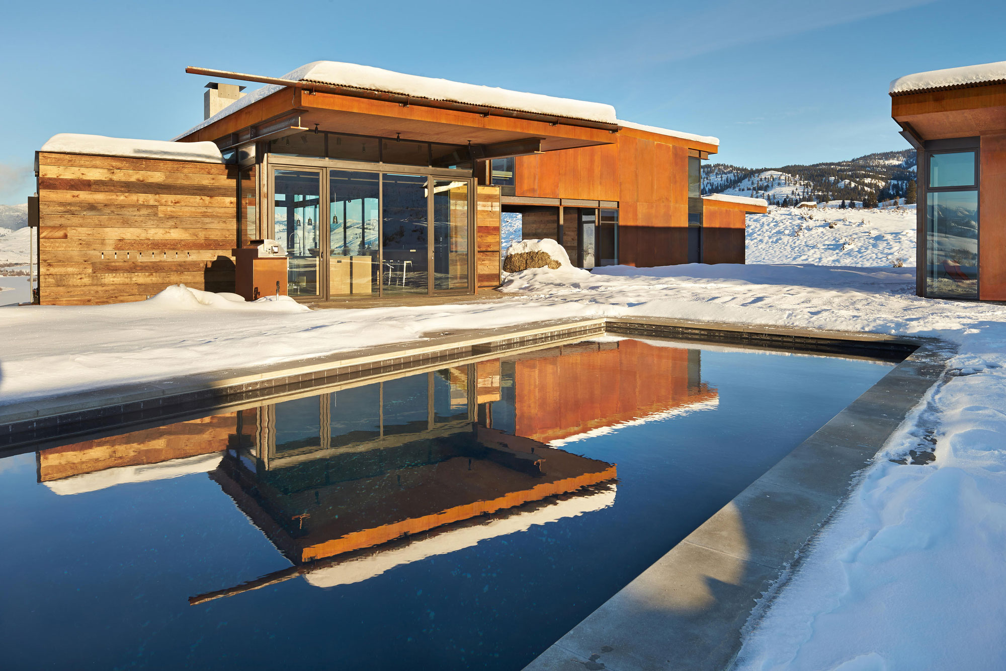 A Modern and Elegant Rural House with Open Spaces and Full of Natural Light in Washington by Olson Kundig (13)