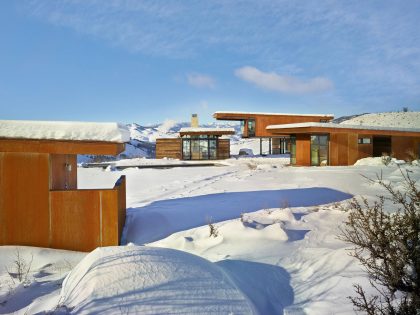 A Modern and Elegant Rural House with Open Spaces and Full of Natural Light in Washington by Olson Kundig (14)