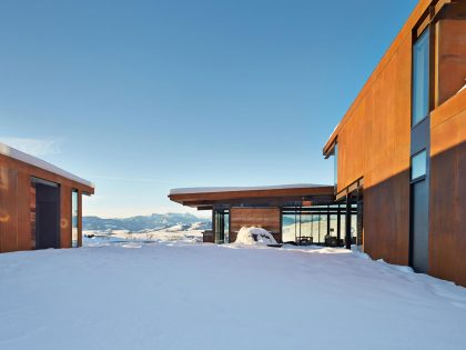 A Modern and Elegant Rural House with Open Spaces and Full of Natural Light in Washington by Olson Kundig (15)