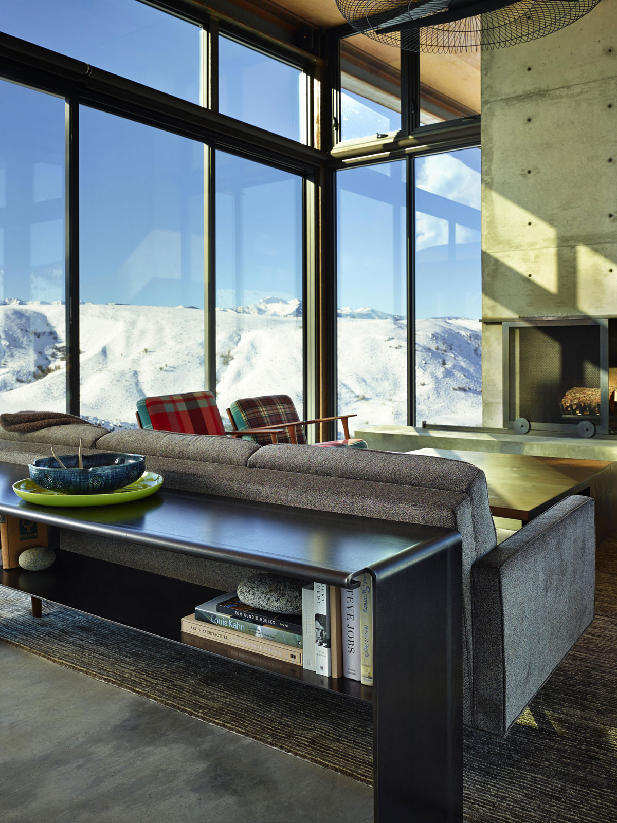 A Modern and Elegant Rural House with Open Spaces and Full of Natural Light in Washington by Olson Kundig (18)