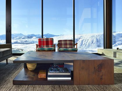 A Modern and Elegant Rural House with Open Spaces and Full of Natural Light in Washington by Olson Kundig (19)