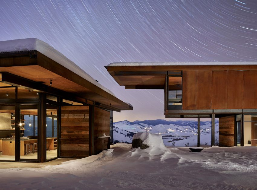 A Modern and Elegant Rural House with Open Spaces and Full of Natural Light in Washington by Olson Kundig (23)