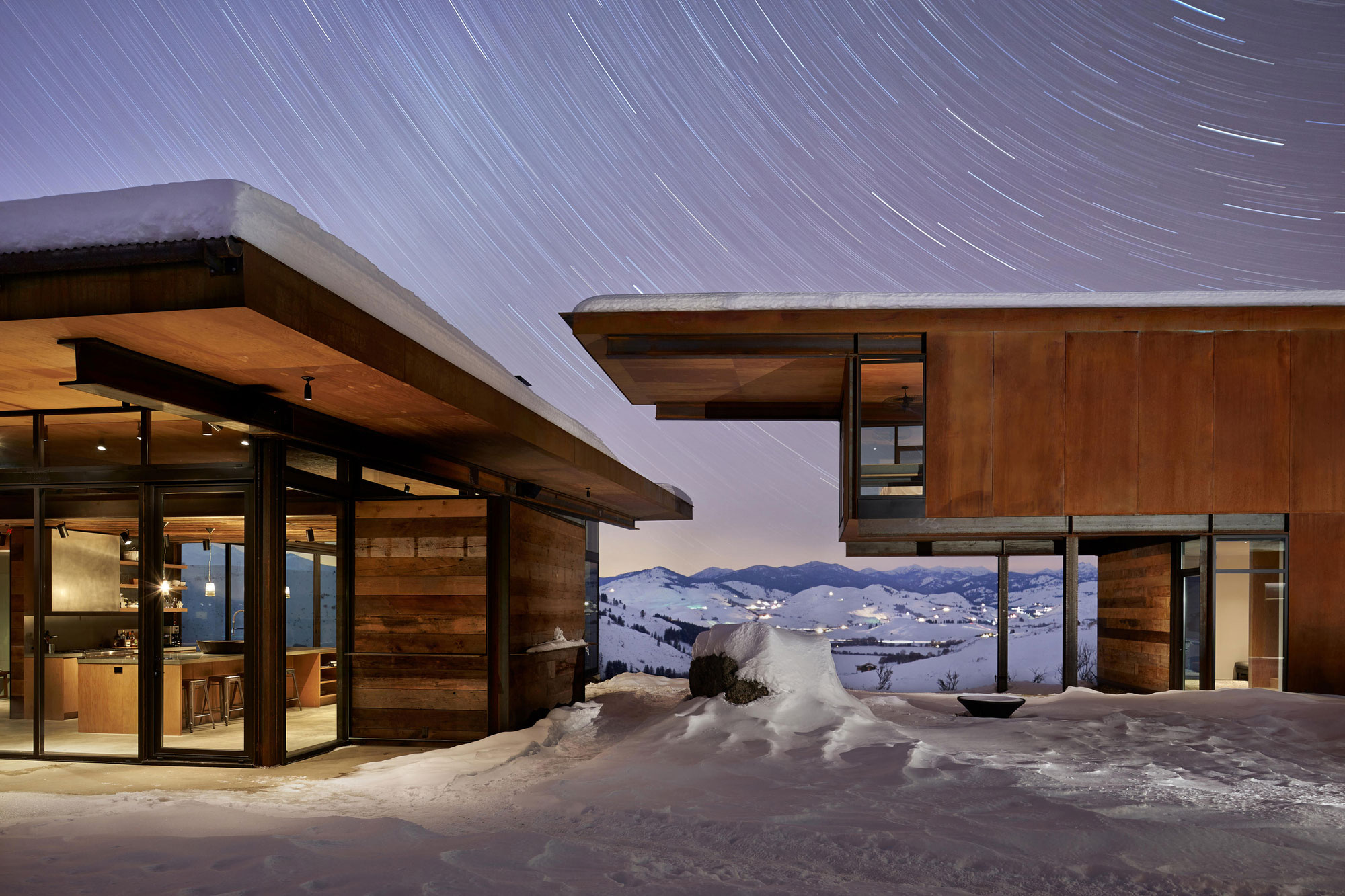 A Modern and Elegant Rural House with Open Spaces and Full of Natural Light in Washington by Olson Kundig (23)