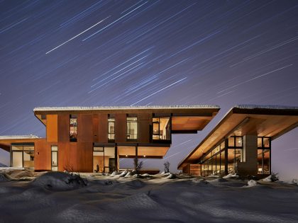 A Modern and Elegant Rural House with Open Spaces and Full of Natural Light in Washington by Olson Kundig (27)