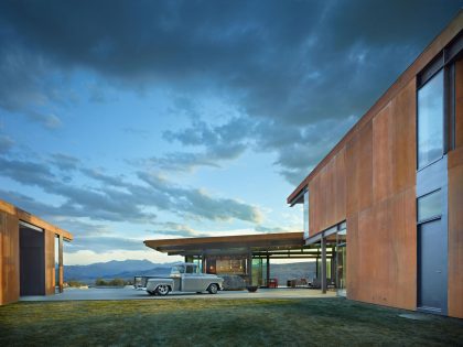 A Modern and Elegant Rural House with Open Spaces and Full of Natural Light in Washington by Olson Kundig (3)