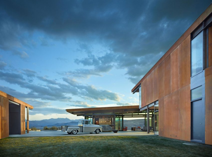 A Modern and Elegant Rural House with Open Spaces and Full of Natural Light in Washington by Olson Kundig (3)