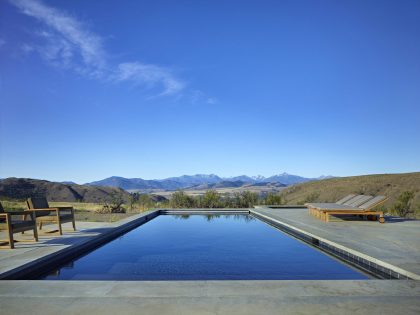 A Modern and Elegant Rural House with Open Spaces and Full of Natural Light in Washington by Olson Kundig (4)