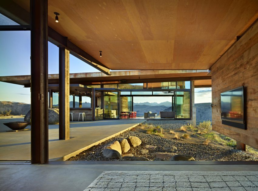 A Modern and Elegant Rural House with Open Spaces and Full of Natural Light in Washington by Olson Kundig (6)