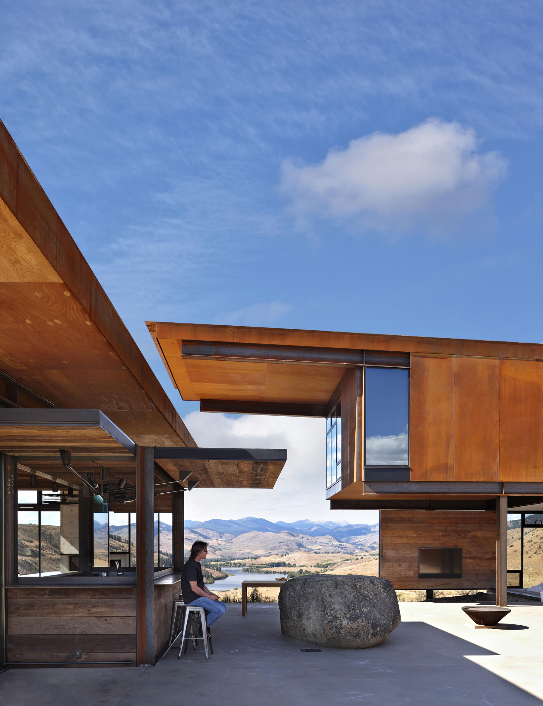 A Modern and Elegant Rural House with Open Spaces and Full of Natural Light in Washington by Olson Kundig (7)