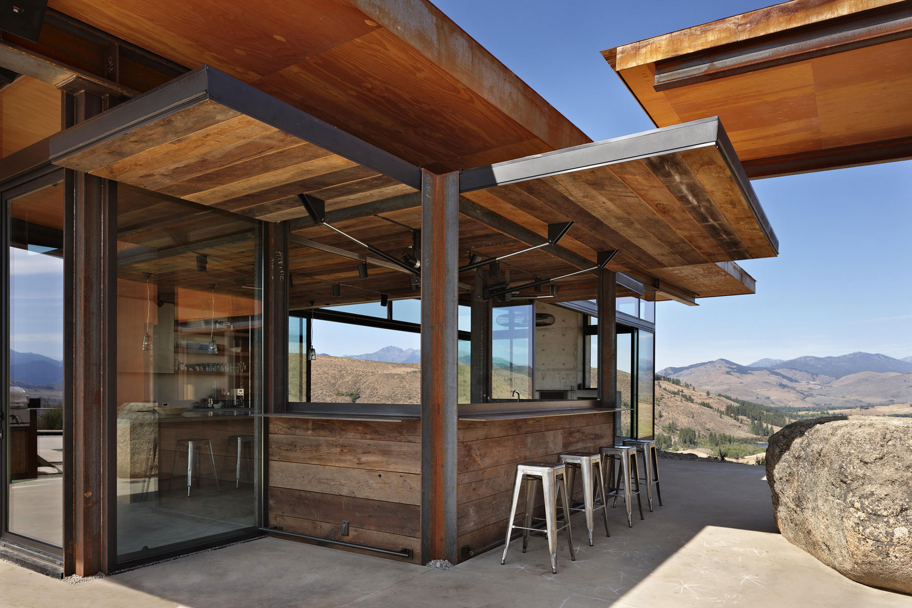 A Modern and Elegant Rural House with Open Spaces and Full of Natural Light in Washington by Olson Kundig (9)