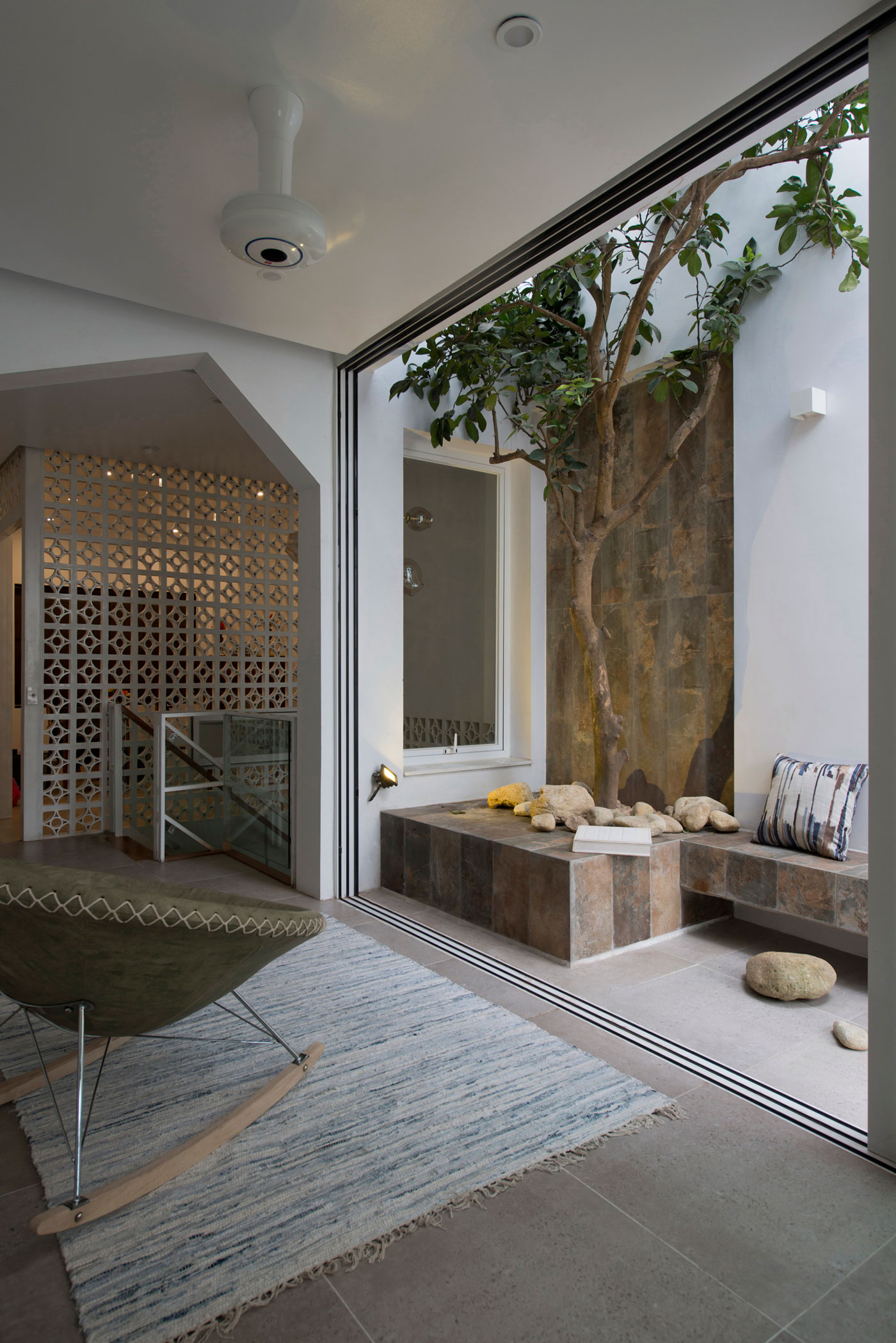 A Lively and Modern Functional House with Small Space Garden in Hanoi by LANDMAK ARCHITECTURE (6)