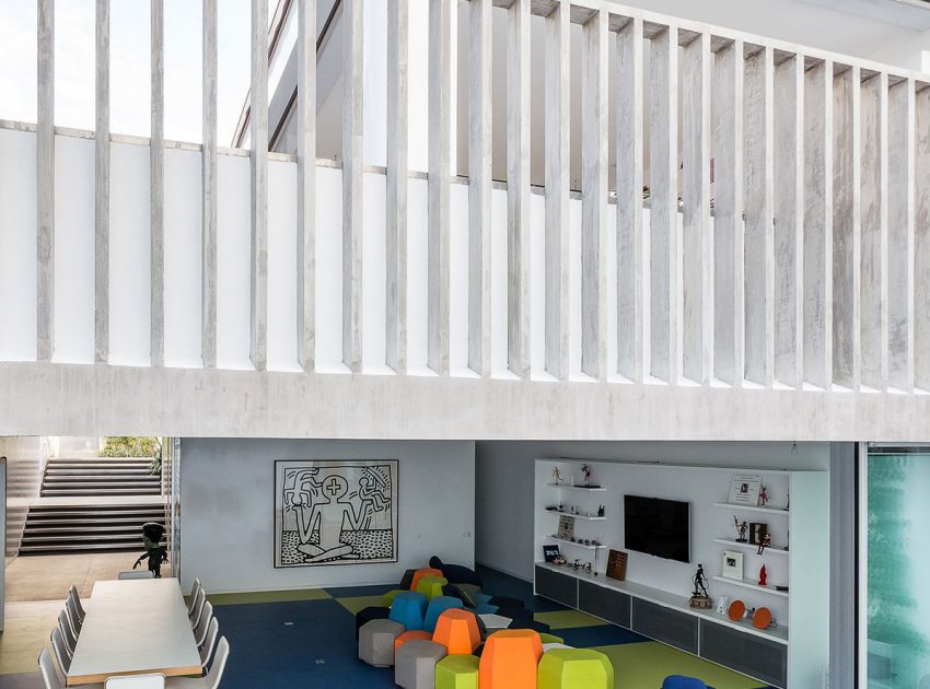 A Playful and Colorful House Designed for Fun and Parties in São Paulo by Pascali Semerdjian Architects (1)