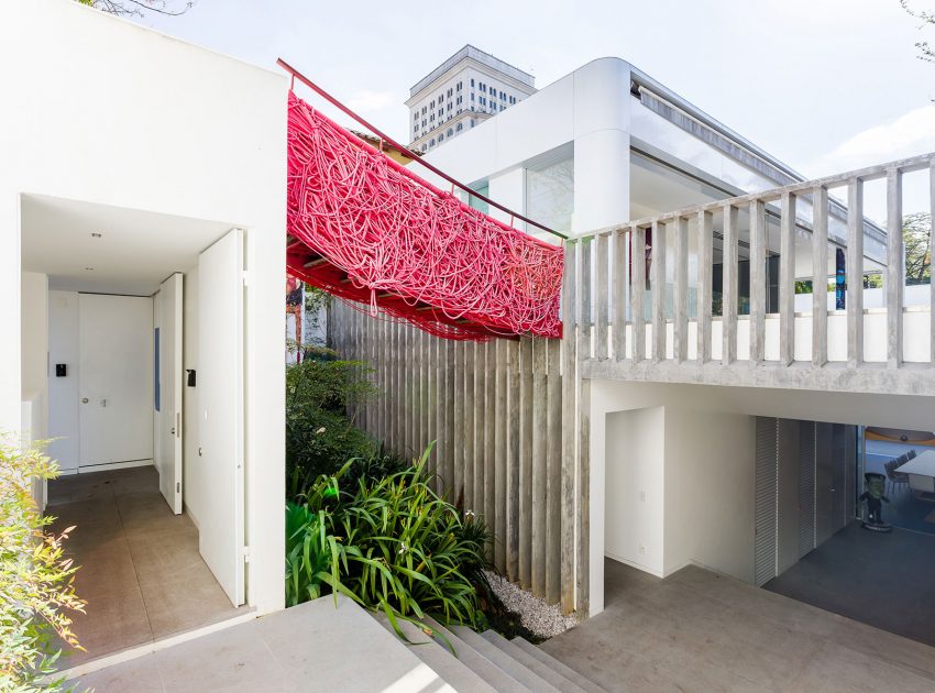 A Playful and Colorful House Designed for Fun and Parties in São Paulo by Pascali Semerdjian Architects (12)