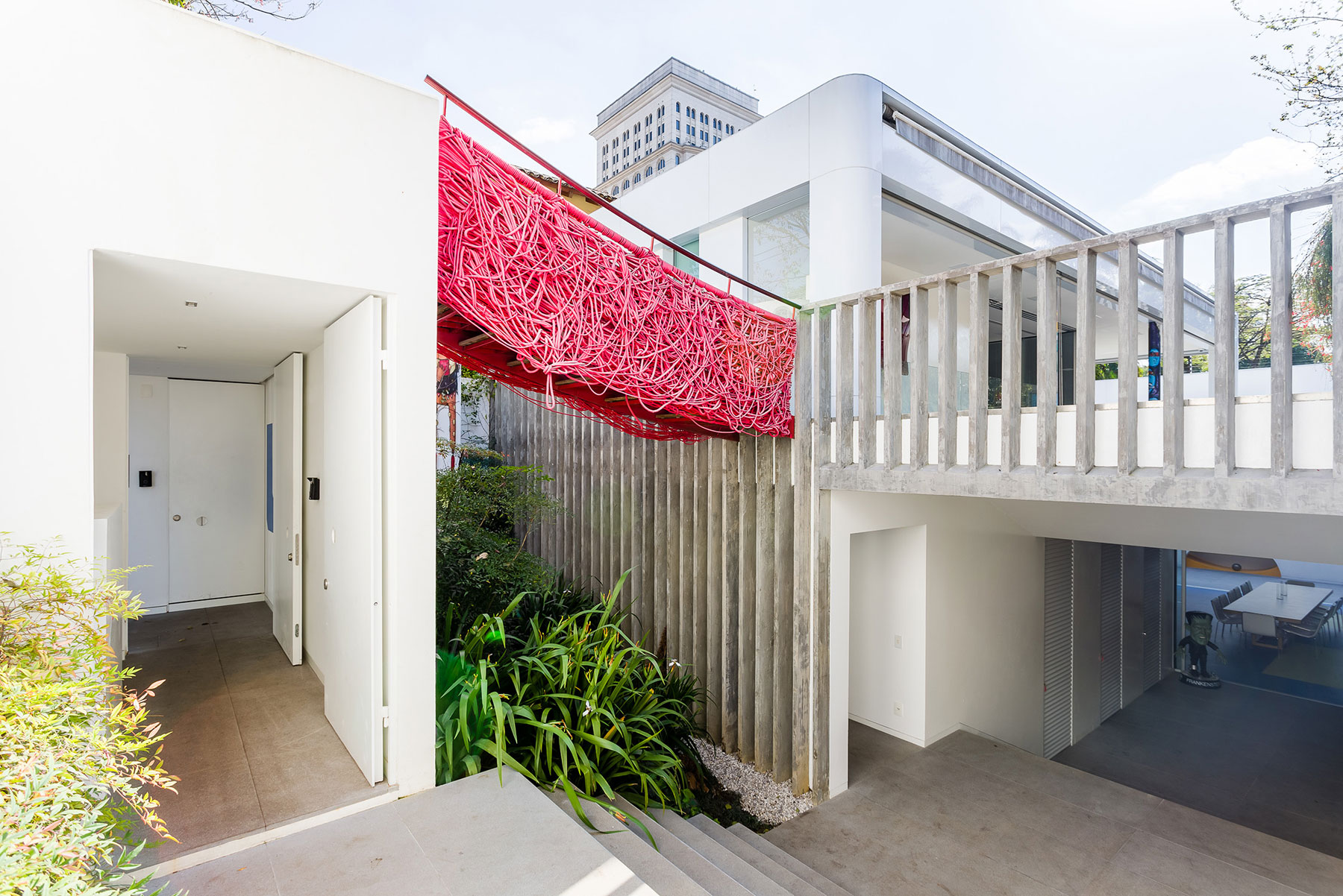 A Playful and Colorful House Designed for Fun and Parties in São Paulo by Pascali Semerdjian Architects (12)