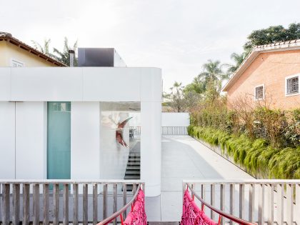 A Playful and Colorful House Designed for Fun and Parties in São Paulo by Pascali Semerdjian Architects (13)