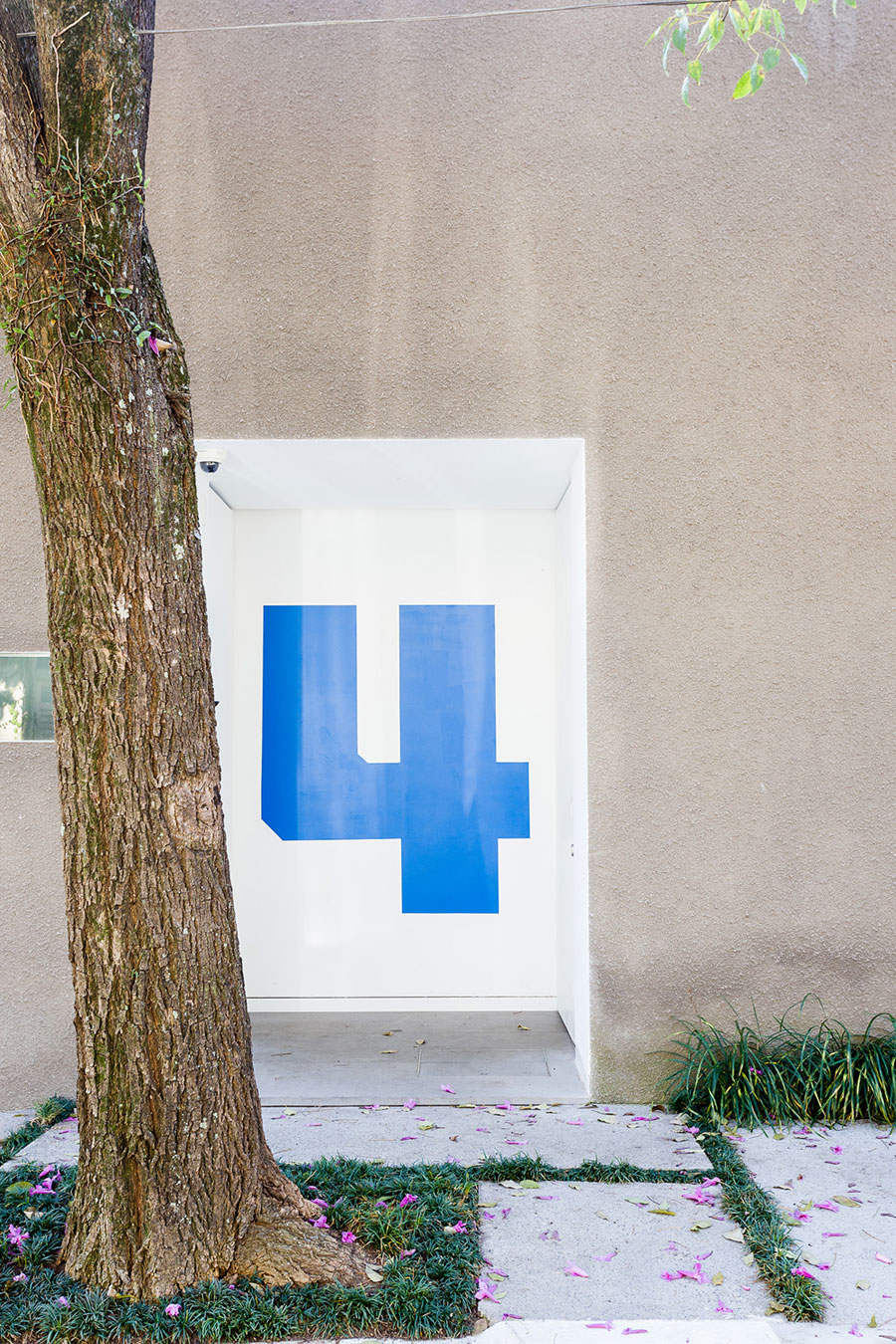 A Playful and Colorful House Designed for Fun and Parties in São Paulo by Pascali Semerdjian Architects (15)