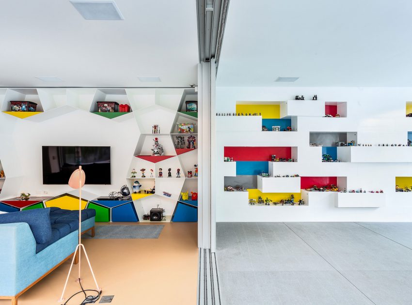 A Playful and Colorful House Designed for Fun and Parties in São Paulo by Pascali Semerdjian Architects (17)