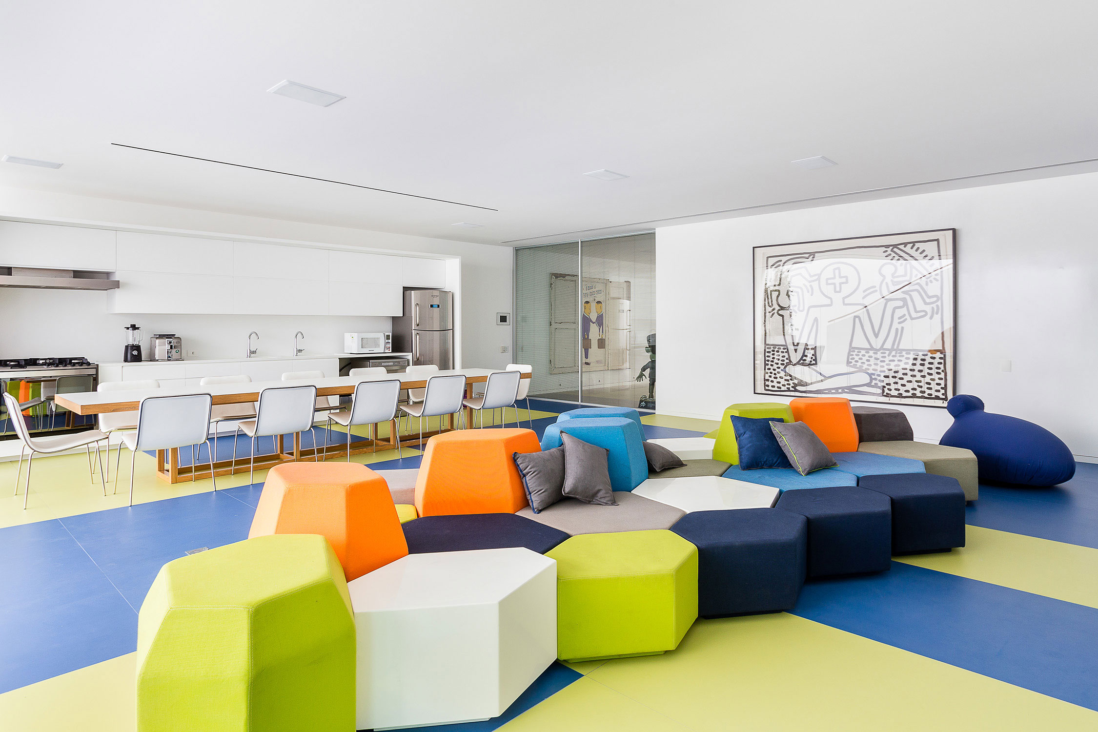 A Playful and Colorful House Designed for Fun and Parties in São Paulo by Pascali Semerdjian Architects (18)