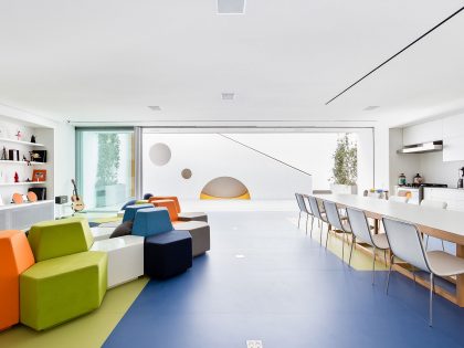 A Playful and Colorful House Designed for Fun and Parties in São Paulo by Pascali Semerdjian Architects (19)