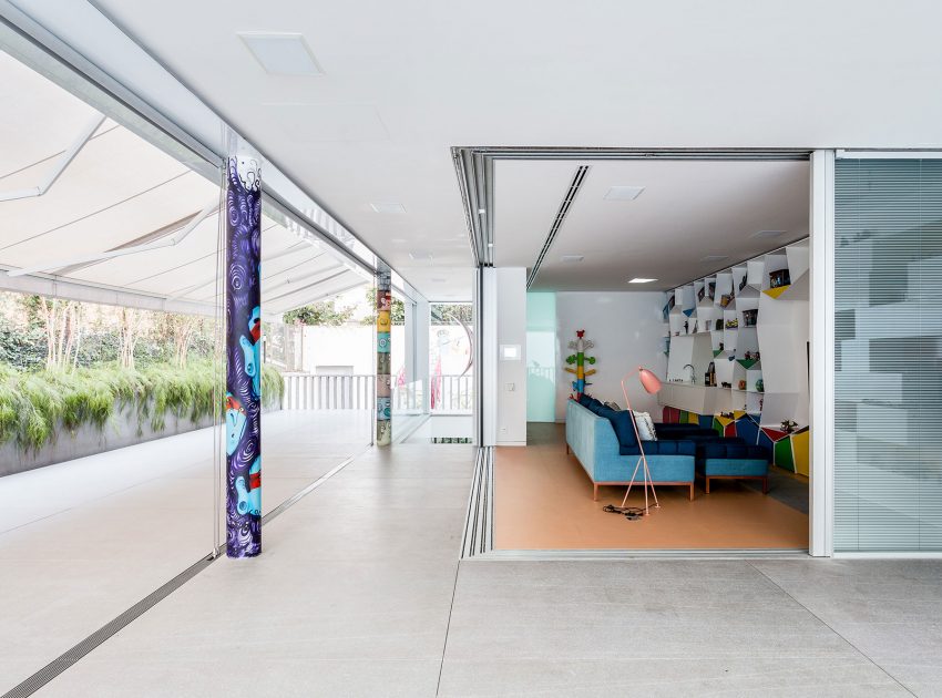 A Playful and Colorful House Designed for Fun and Parties in São Paulo by Pascali Semerdjian Architects (4)