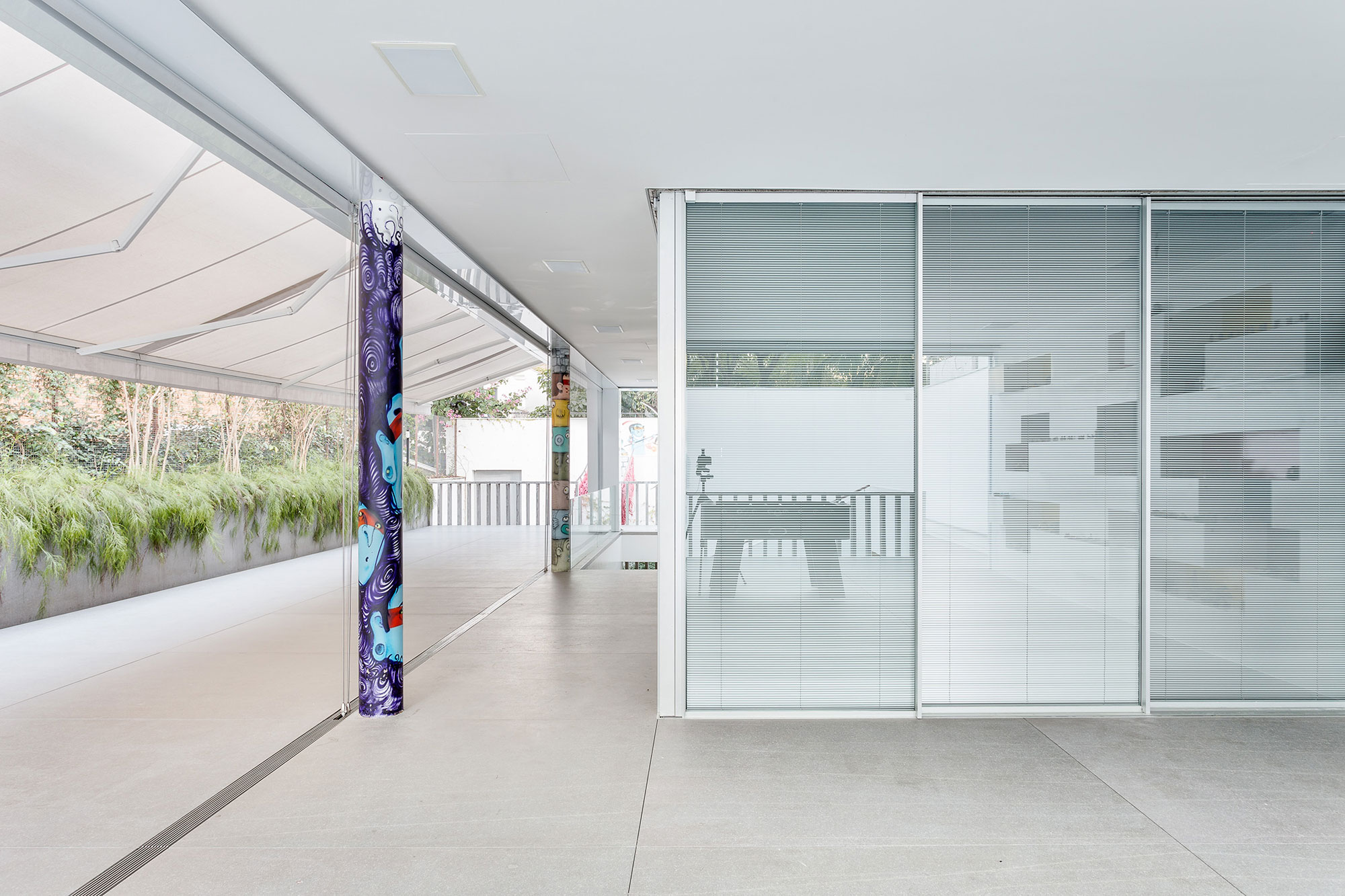 A Playful and Colorful House Designed for Fun and Parties in São Paulo by Pascali Semerdjian Architects (5)