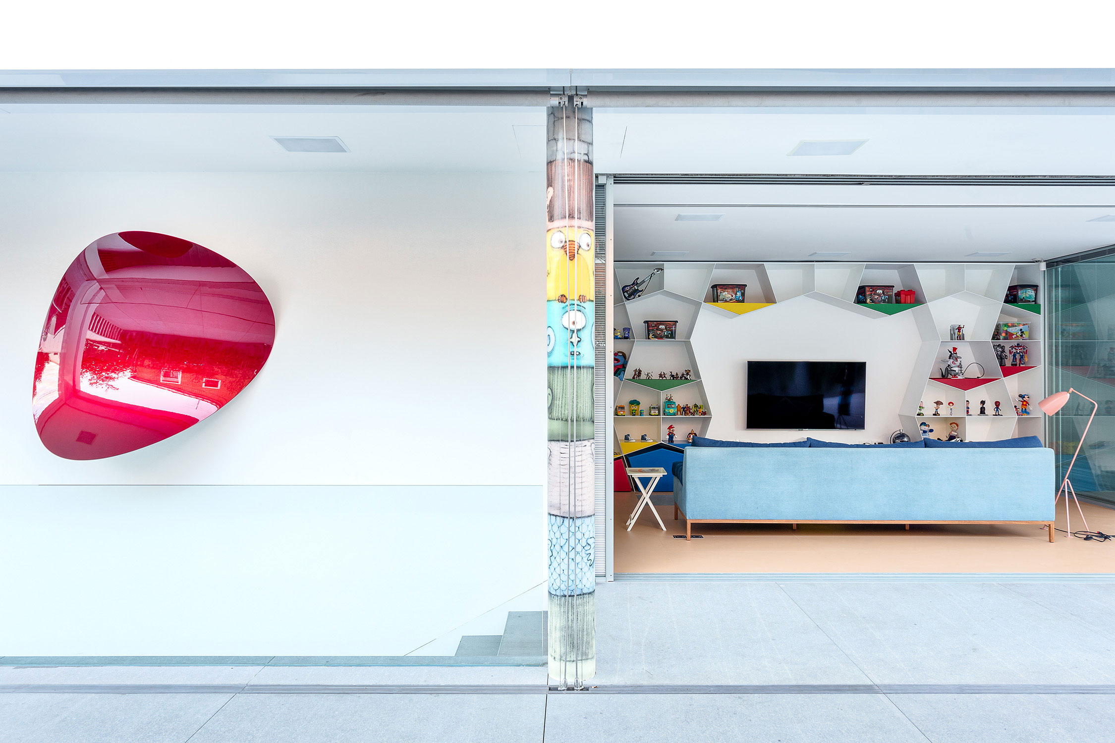 A Playful and Colorful House Designed for Fun and Parties in São Paulo by Pascali Semerdjian Architects (7)